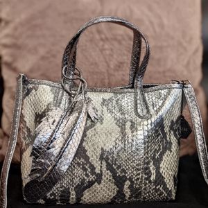 Nancy Gonzalez tote